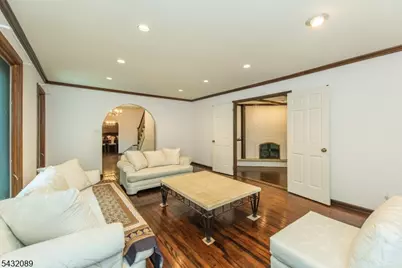 104 Shrewsbury Dr, Livingston, NJ 07039 - Photo 6