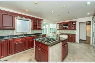 104 Shrewsbury Dr, Livingston, NJ 07039 - Photo 18