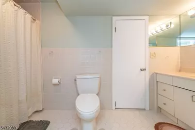 104 Shrewsbury Dr, Livingston, NJ 07039 - Photo 38