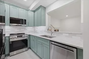 13 Encampment Dr, Bedminster Township, NJ 07921 - Photo 6