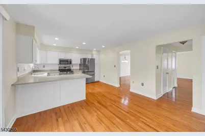 39 Balsam Ct, Hillsborough Township, NJ 08844 - Photo 12