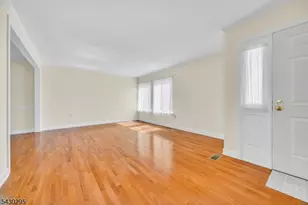 39 Balsam Ct, Hillsborough Township, NJ 08844 - Photo 4