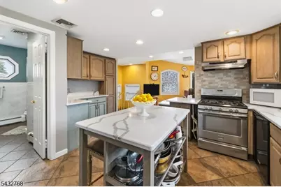 72 Forest Ave, Hawthorne, NJ 07506 - Photo 4