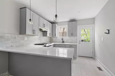 654 S 12th St, Newark, NJ 07103 - Photo 6