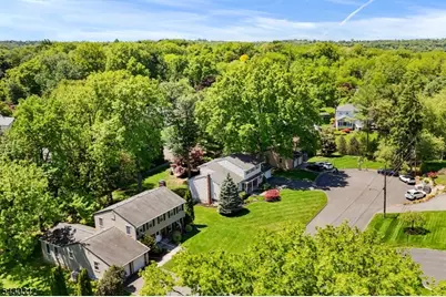 4 Gregmar Ct, Florham Park, NJ 07932 - Photo 2