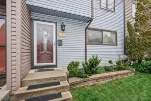 424 Tall Oak Ln, Hillsborough Township, NJ 08844 - Photo 2