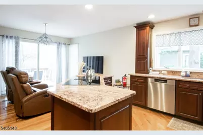 28 Old Fourth Dr, Jefferson Township, NJ 07438 - Photo 4