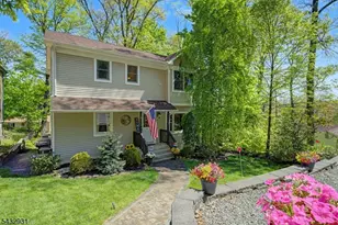10 South Pkwy, Jefferson Township, NJ 07885 - Photo 2