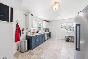 41 Edgar St, East Orange, NJ 07018 - Photo 6