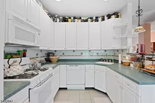 18 Kentworth Ct, Raritan Township, NJ 08822 - Photo 12