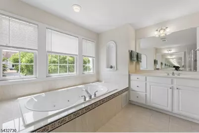 8 Yorktown Ln, Totowa, NJ 07512 - Photo 32