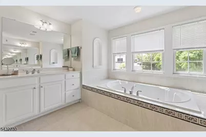 8 Yorktown Ln, Totowa, NJ 07512 - Photo 30