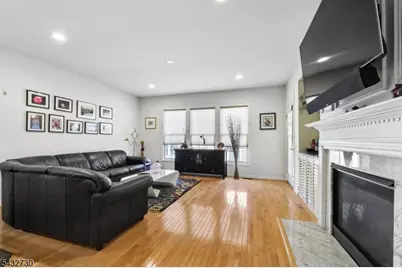 8 Yorktown Ln, Totowa, NJ 07512 - Photo 10