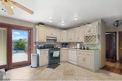 200 Bradford Ave, Linden, NJ 07036 - Photo 4