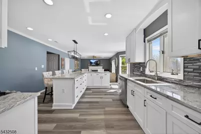 22 Lauren Ln, Vernon Twp., NJ 07461 - Photo 6