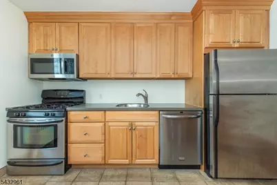 284 Claremont Ave #A3, Verona, NJ 07044 - Photo 2
