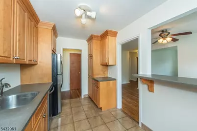 284 Claremont Ave #A3, Verona, NJ 07044 - Photo 4