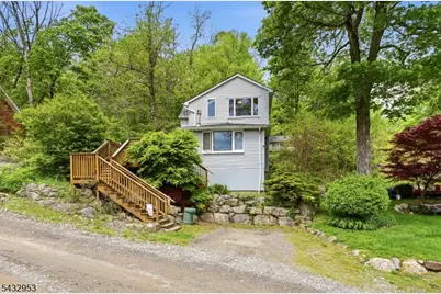48 Goldfinch Ln, West Milford, NJ 07421 - Photo 2