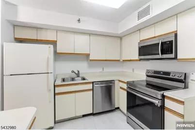 316 Prospect Ave #3C, Hackensack, NJ 07601 - Photo 8