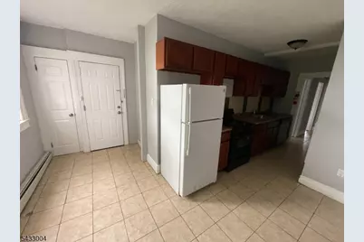 8 Treacy Ave, Newark, NJ 07108 - Photo 4
