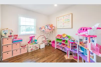 3 Knoll Rd, Fairfield, NJ 07004 - Photo 22