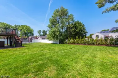 3 Knoll Rd, Fairfield, NJ 07004 - Photo 34