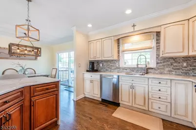 3 Knoll Rd, Fairfield, NJ 07004 - Photo 10