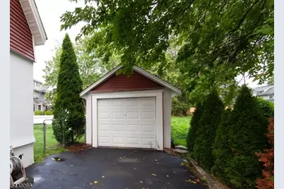 4 Oakcroft Ave, Montclair, NJ 07043 - Photo 2