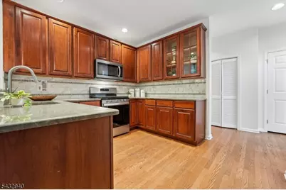 32 Kent Dr, Roseland, NJ 07068 - Photo 12
