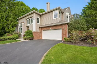 32 Kent Dr, Roseland, NJ 07068 - Photo 2