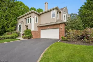 32 Kent Dr, Roseland, NJ 07068 - Photo 2