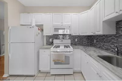 158 Autumn Ridge Rd, Parsippany, NJ 07950 - Photo 2