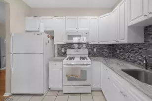 158 Autumn Ridge Rd, Parsippany, NJ 07950 - Photo 2