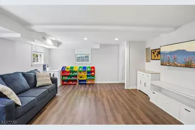 30 Sherbrooke Pkwy, Livingston, NJ 07039 - Photo 18