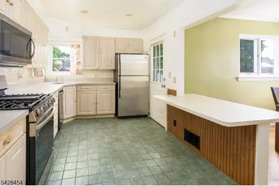 441 Blanchard Ter, Hackensack, NJ 07601 - Photo 4