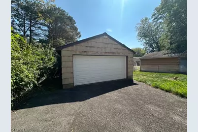 8 Richard Ave, West Caldwell, NJ 07006 - Photo 4