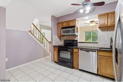 38 Cherrywood Dr, Franklin Township, NJ 08873 - Photo 4