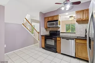 38 Cherrywood Dr, Franklin Township, NJ 08873 - Photo 4