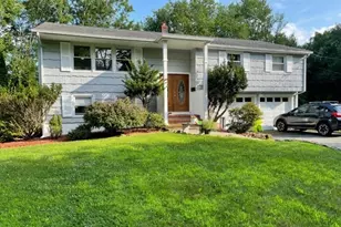 10 Falcon Ct, Livingston, NJ 07039 - Photo 1
