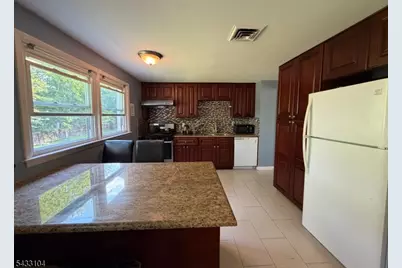 10 Falcon Ct, Livingston, NJ 07039 - Photo 4