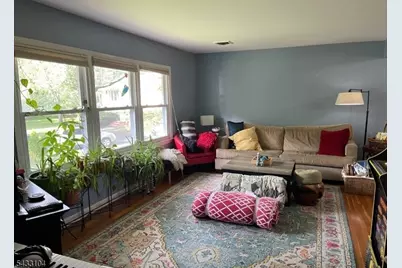 10 Falcon Ct, Livingston, NJ 07039 - Photo 2