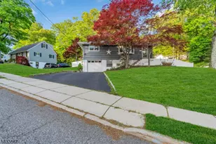46 Rafkind Rd, Bloomingdale, NJ 07403 - Photo 2