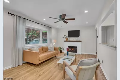 46 Rafkind Rd, Bloomingdale, NJ 07403 - Photo 4
