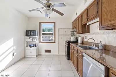 160 Stratton St, Piscataway Township, NJ 08854 - Photo 12