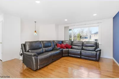 160 Stratton St, Piscataway Township, NJ 08854 - Photo 10