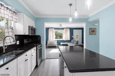 29 Central Ave, Pompton Lakes, NJ 07442 - Photo 10