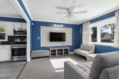 29 Central Ave, Pompton Lakes, NJ 07442 - Photo 4