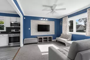 29 Central Ave, Pompton Lakes, NJ 07442 - Photo 4