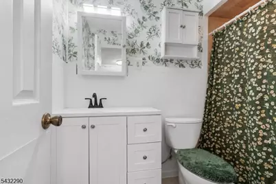 29 Central Ave, Pompton Lakes, NJ 07442 - Photo 24