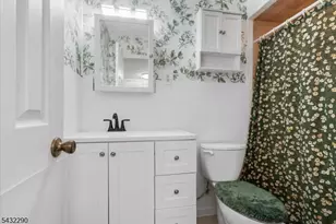 29 Central Ave, Pompton Lakes, NJ 07442 - Photo 24